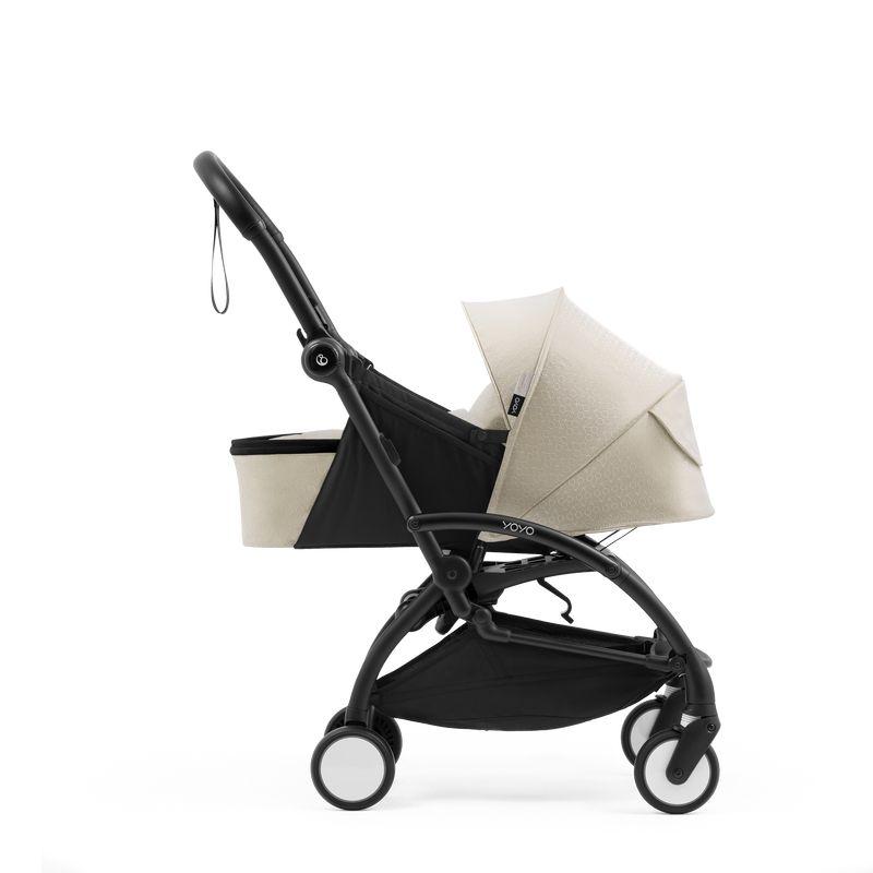 Pack Nouveau-Né YOYO 5 Bonpoint STOKKE de côté avec canopy et fenêtre fermée