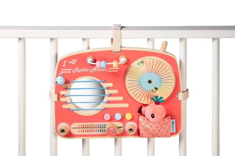 Panneau d’activités Radio Lilliputiens Accroché