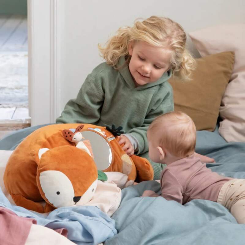 Peluche d'activité Sparky le renard Sebra ambiance