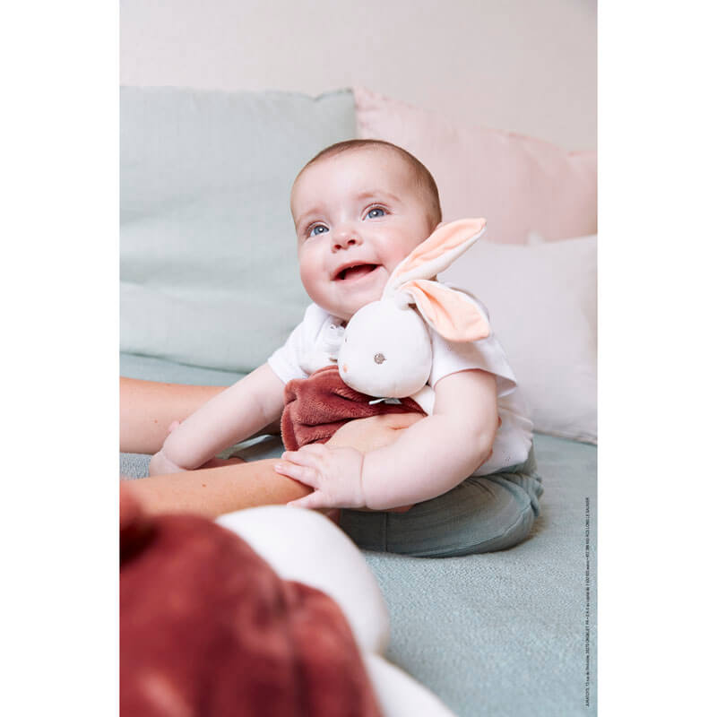 Peluche Lapin Bulle D'Amour Cannelle 23 cm Kaloo ambiance