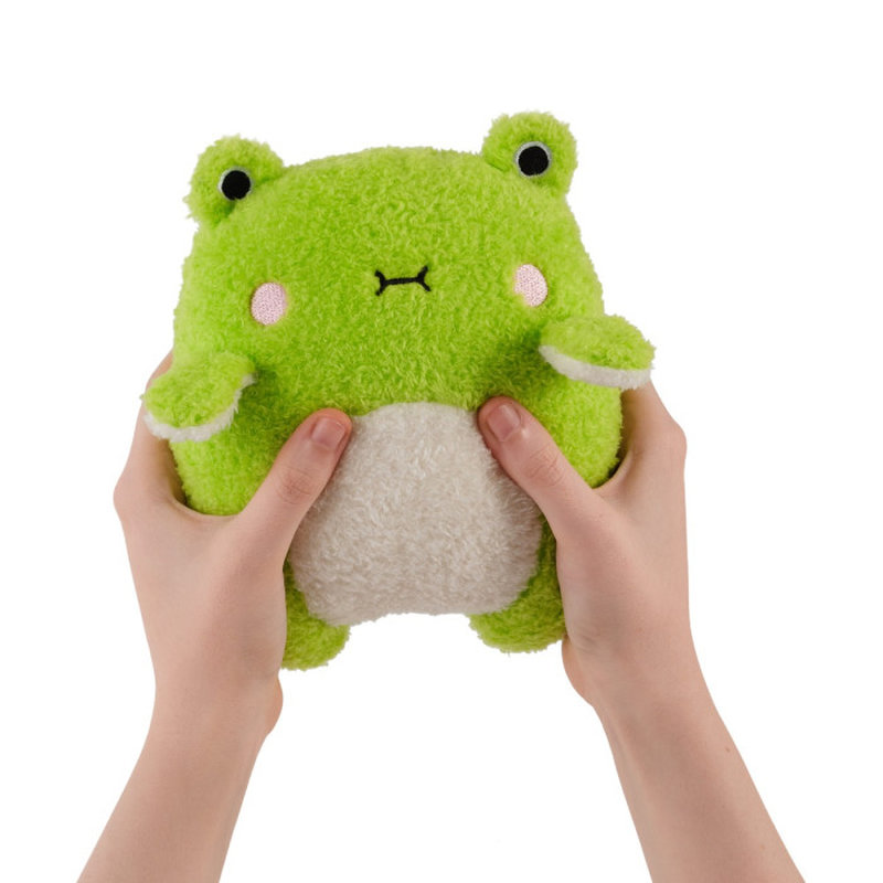 Peluche Riceribbit Noodoll dans mains