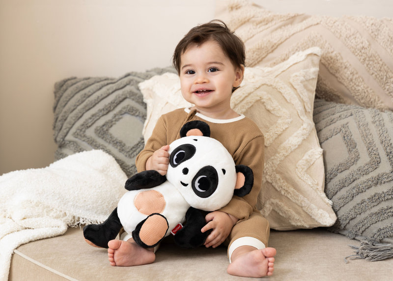 Peluche veilleuse Snuggly Buddy Panda lifestyle 3