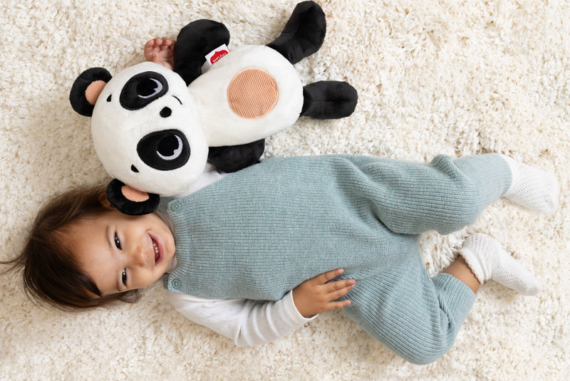 Peluche veilleuse Snuggly Buddy Panda lifestyle 1