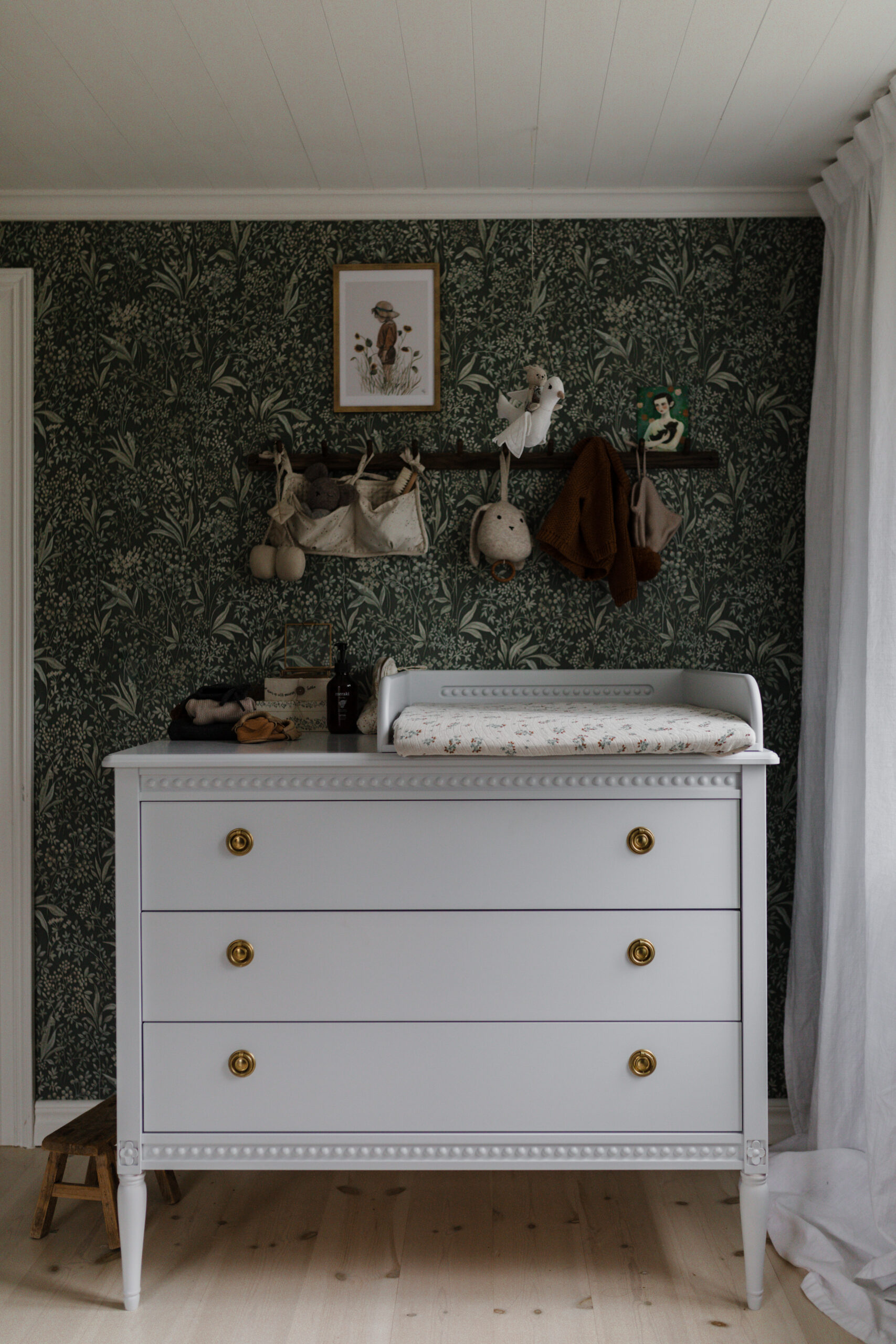 Plan à langer en bois Massif Gustavienne White GUSTAVIENNE lifestyle