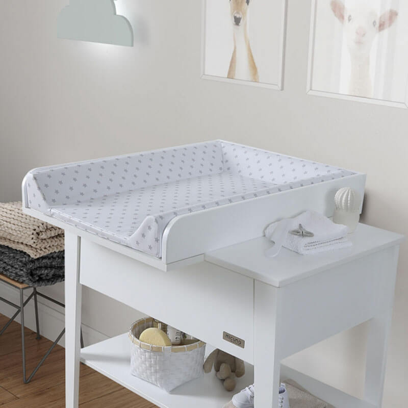 Plan à langer avec matelas pour commode Micuna Blanc Etoiles grises Micuna ambiance