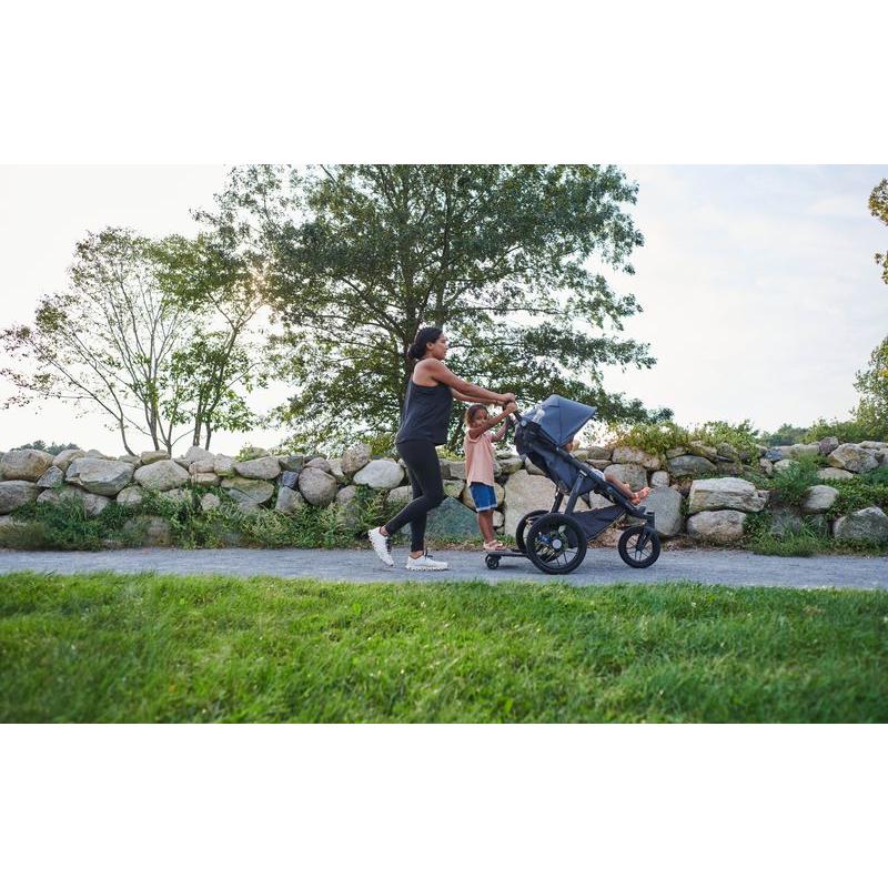 Planche à roulettes pour Poussette Ridge UPPABABY lifestyle