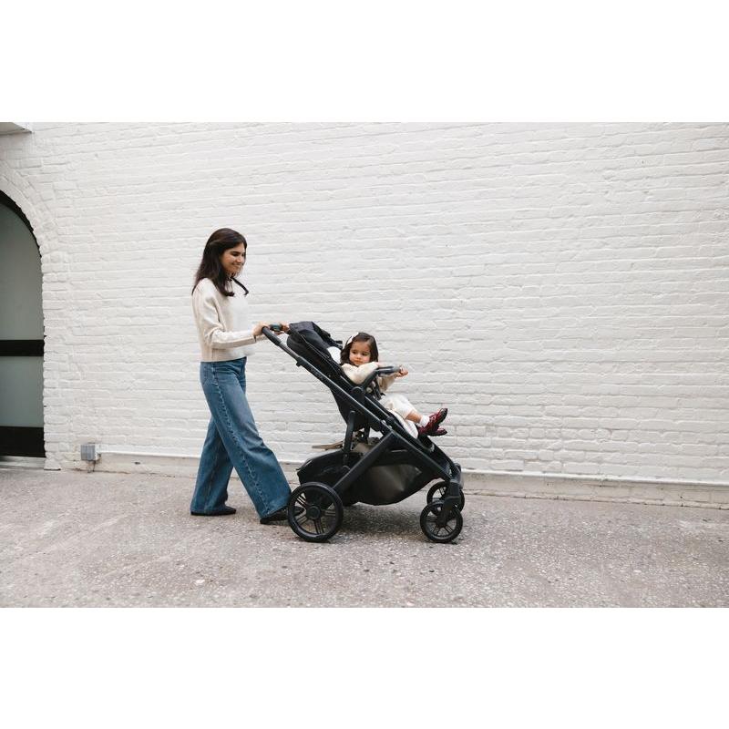 Plateau poussettes VISTA, CRUZ et Siège RumbleSeat UPPABABY lifestyle 1