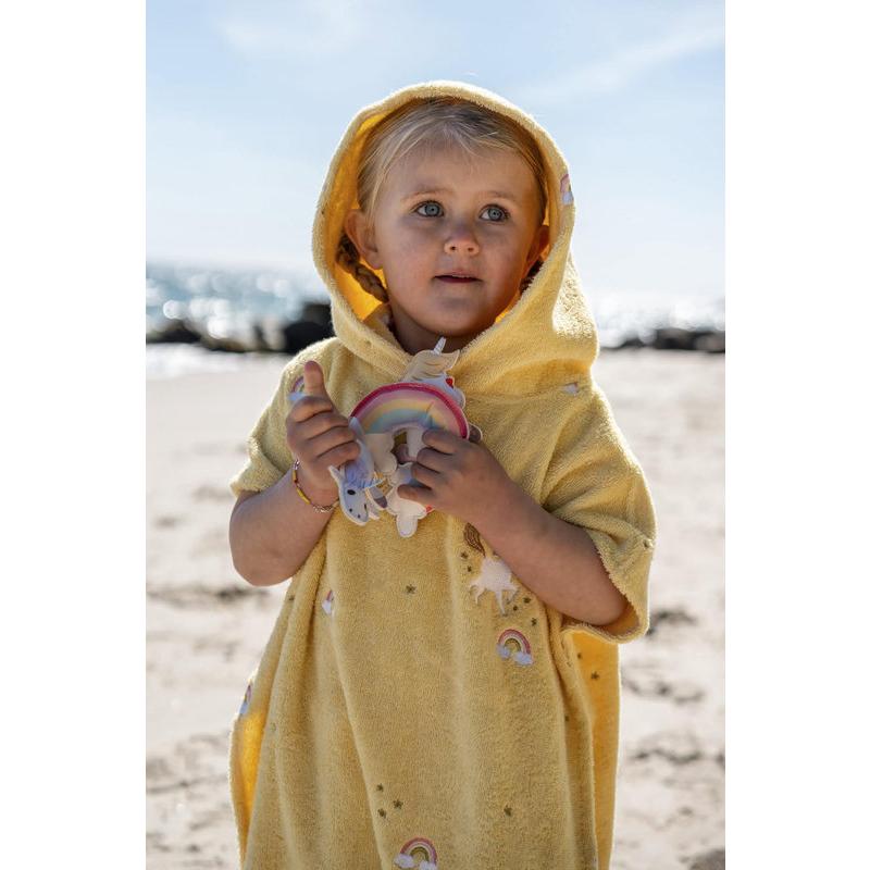 Poncho brodé GOTS – La plage des licornes FILIBABBA lifestyle 1