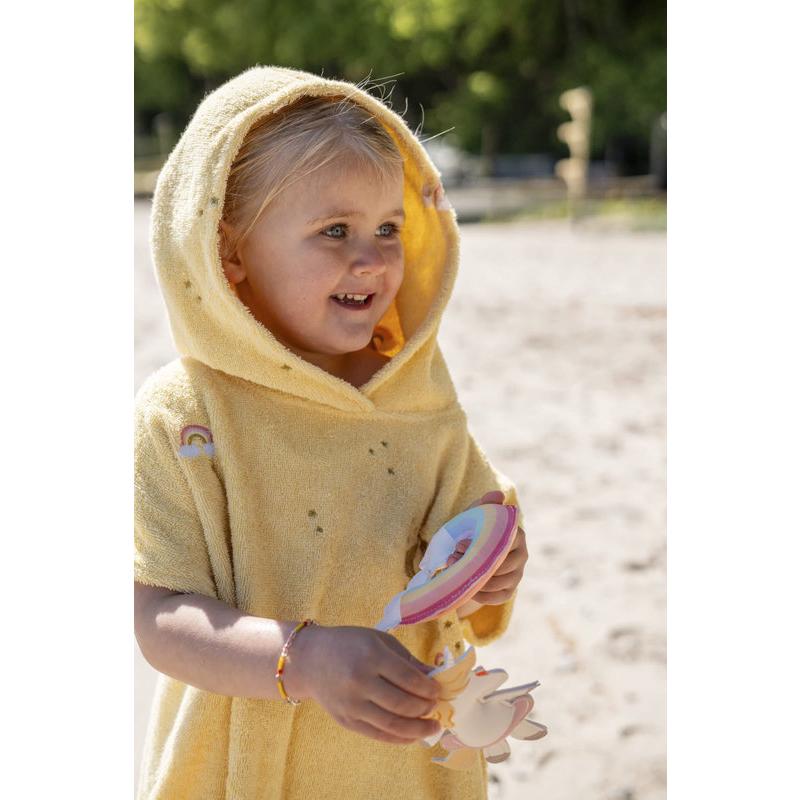 Poncho brodé GOTS – La plage des licornes FILIBABBA lifestyle 4