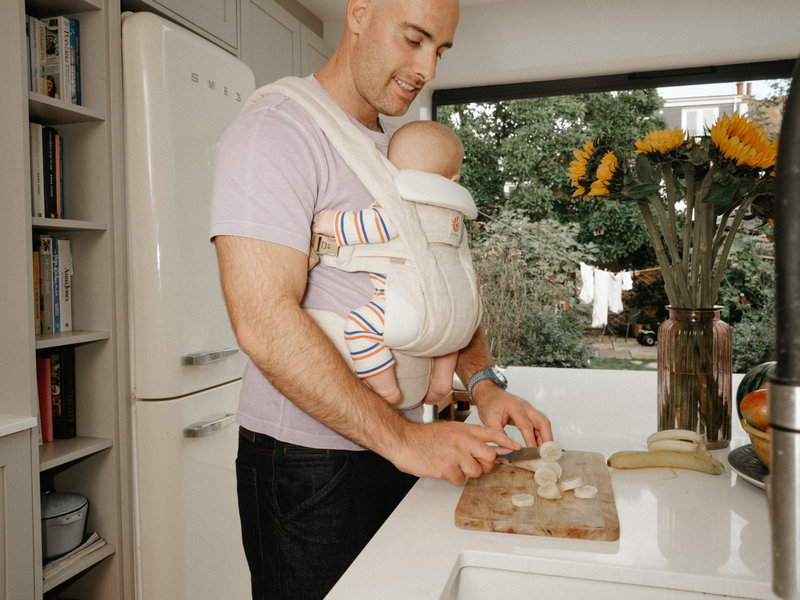 Porte-Bébé Omni Deluxe en Lin Ergobaby lifestyle 2