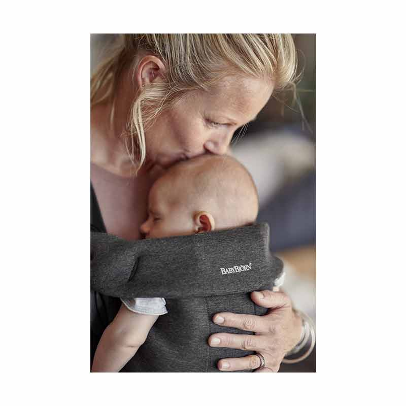 Porte bébé Mini Jersey 3D Gris Charbon Babybjorn bisou
