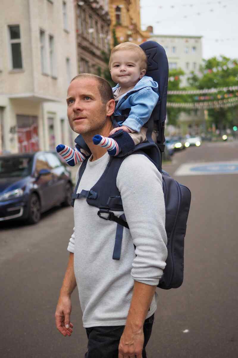 Porte-bébé épaule The Shoulder Carrier G5 Dusk Blue Core Minimeis lifestyle