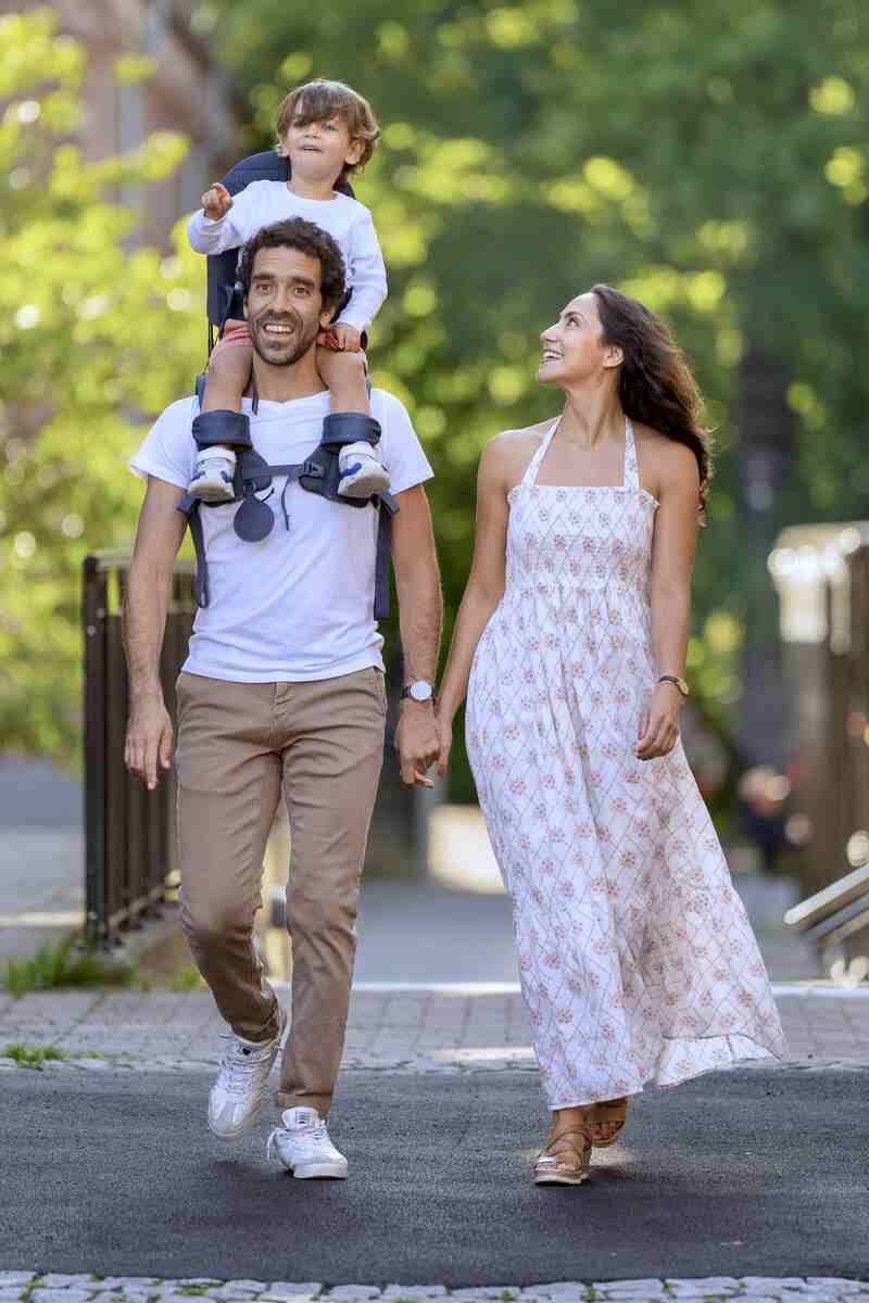 Porte-bébé épaule The Shoulder Carrier G5 Dusk Blue Core Minimeis lifestyle3