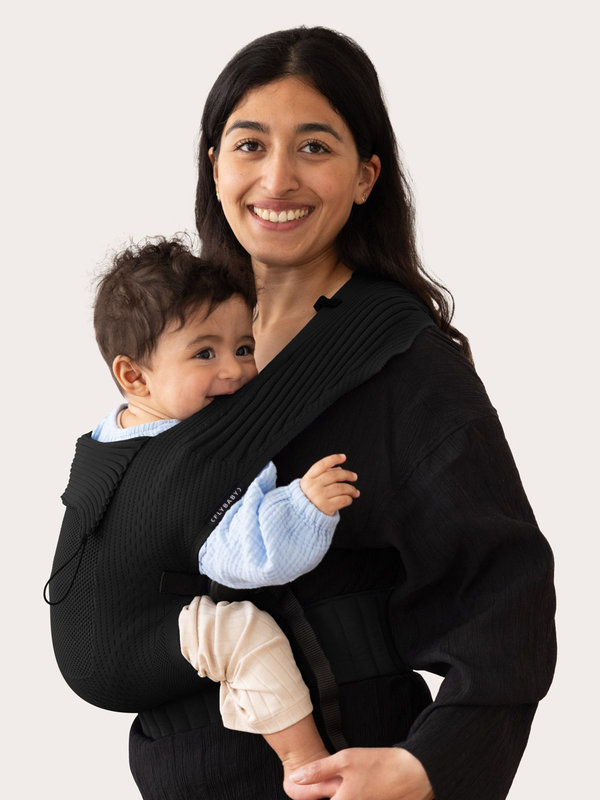 Porte-bébé Flybaby Black Flybaby lifestyle 1