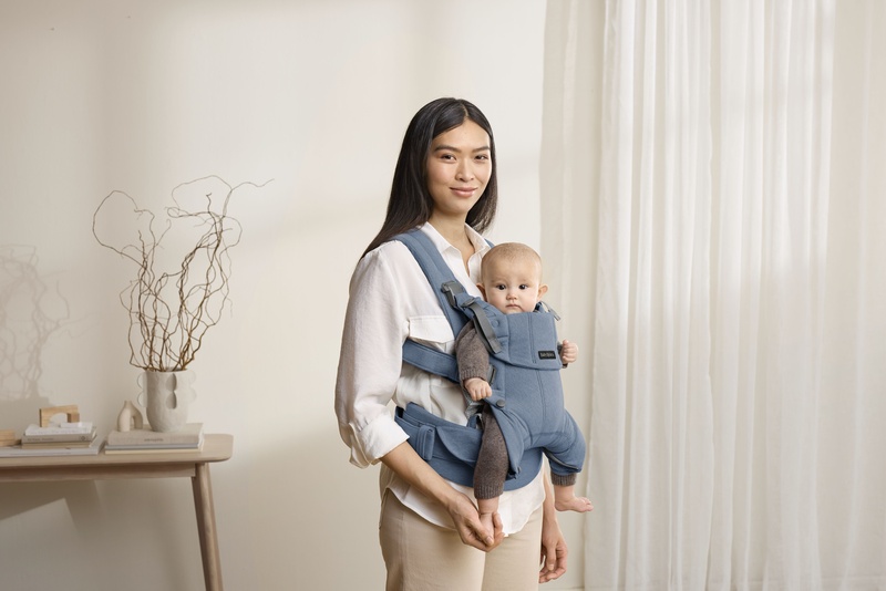 Porte-bébé Harmony Tissé Chiné Bleu Babybjorn lifestyle