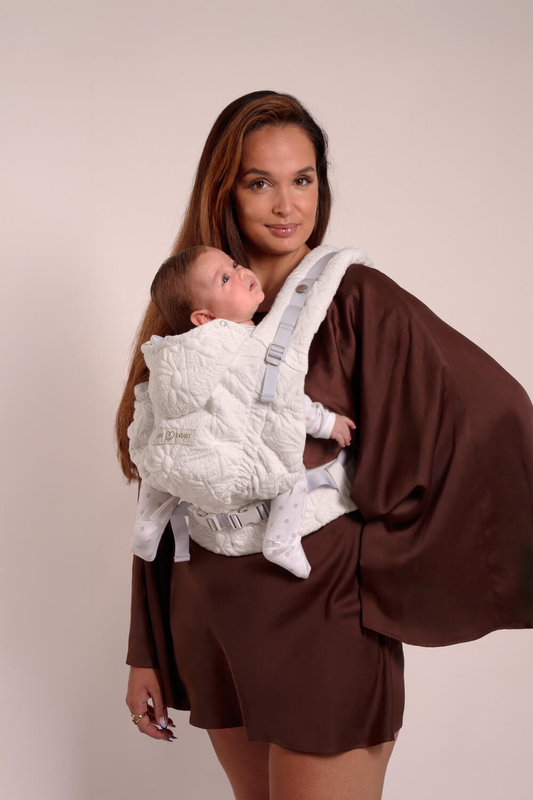 Porte-bébé HoodieCarrier 2 Blossom Love Radius lifestyle 2