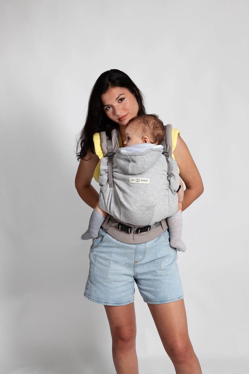 Porte-bébé HoodieCarrier 2 Gris Athlétique Love Radius lifestyle