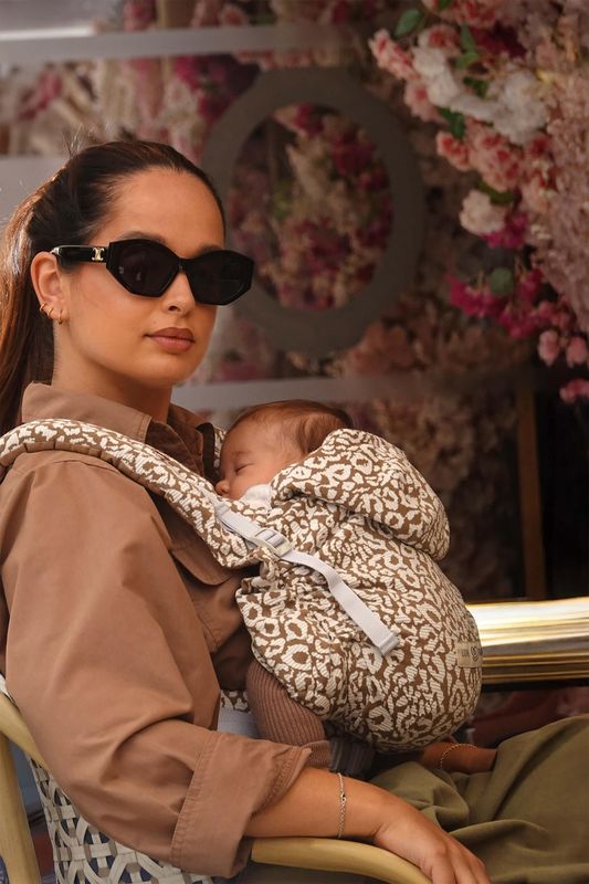 Porte-bébé HoodieCarrier 2 Sweet Sauvage Love Radius lifestyle 4