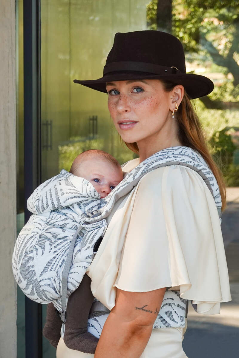 Porte-bébé HoodieCarrier 2 Tropical Snow Inglesina lifestyle6