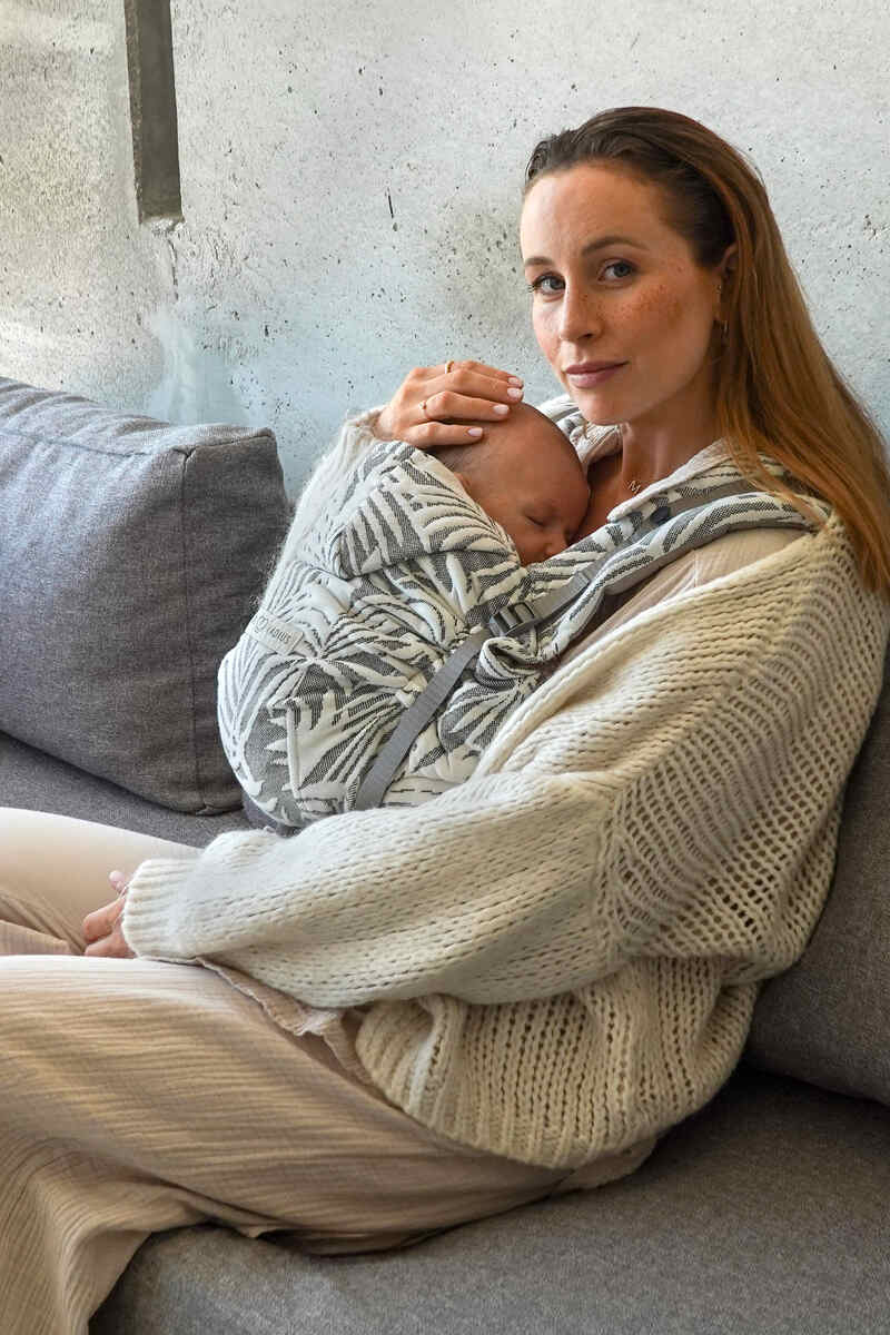 Porte-bébé HoodieCarrier 2 Tropical Snow Inglesina lifestyle5