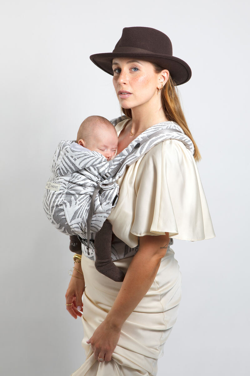 Porte-bébé HoodieCarrier 2 Tropical Snow Inglesina lifestyle3