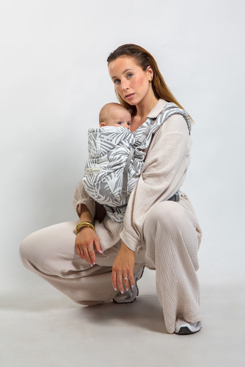 Porte-bébé HoodieCarrier 2 Tropical Snow Inglesina lifestyle2