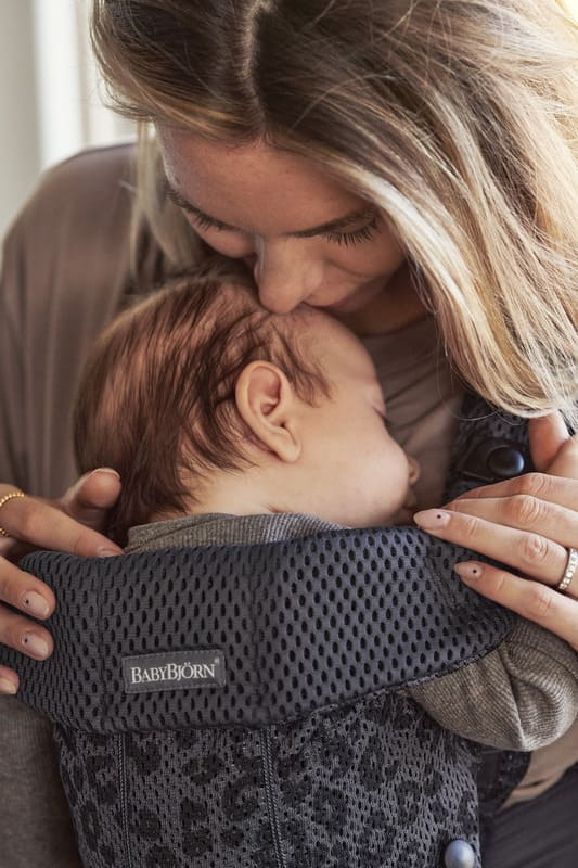 Porte-bébé Mini Mesh 3D Babybjorn bisou