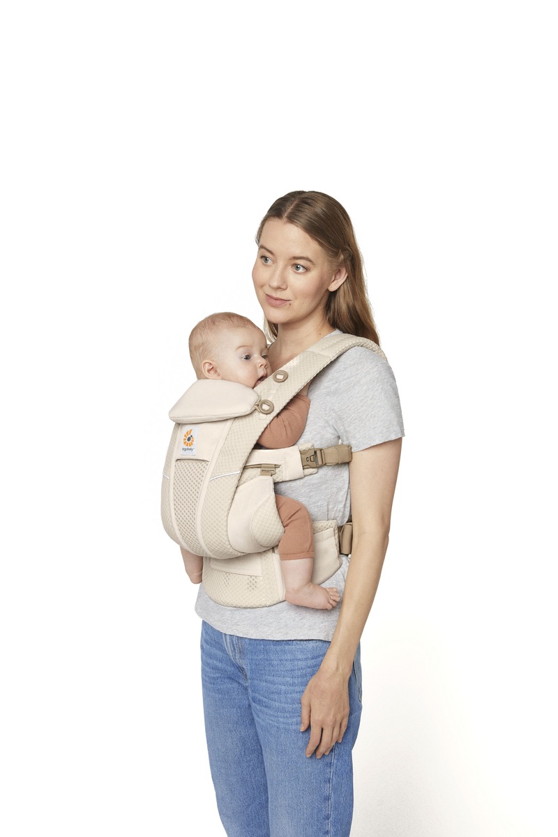 Porte-bébé Omni Breeze Crème Ergobaby lifestyle3