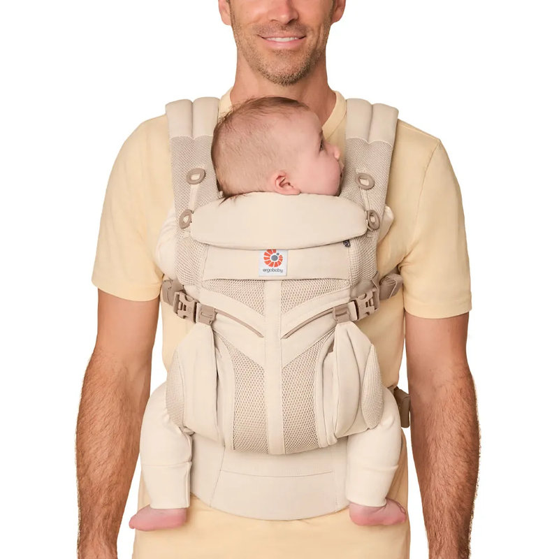 Porte-bébé Omni Classic Mesh Natural Beige Ergobaby lifestyle 1