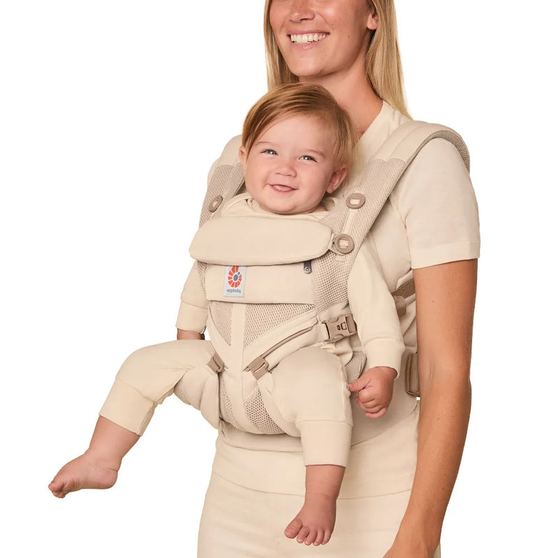 Porte-bébé Omni Classic Mesh Natural Beige Ergobaby lifestyle 2