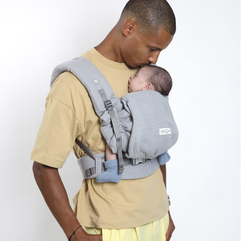 Porte-bébé PhysioCarrier V2 Grey Gaze de coton Love Radius lifestyle 2