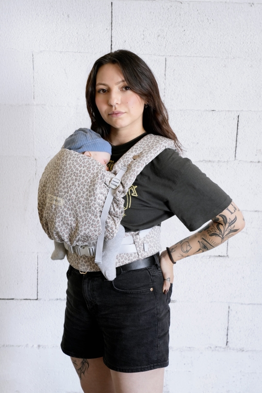 Porte-bébé PhysioCarrier V2 Leopard Love Radius lifestyle 1