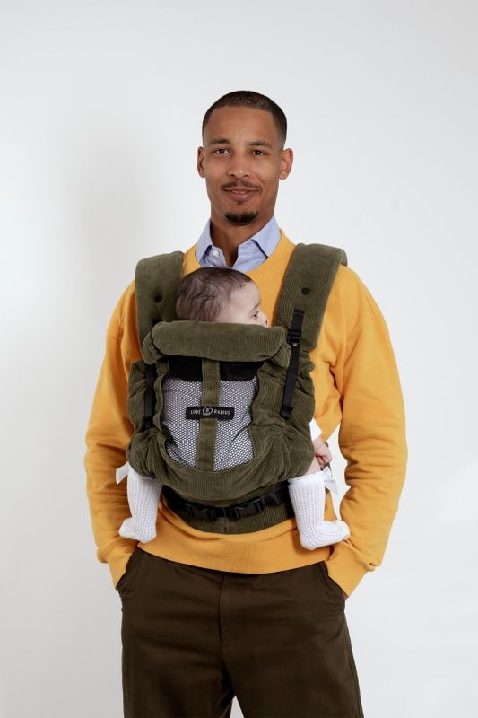 Porte-bébé PhysioCarrier V2 Velvet Green Love Radius lifestyle 1