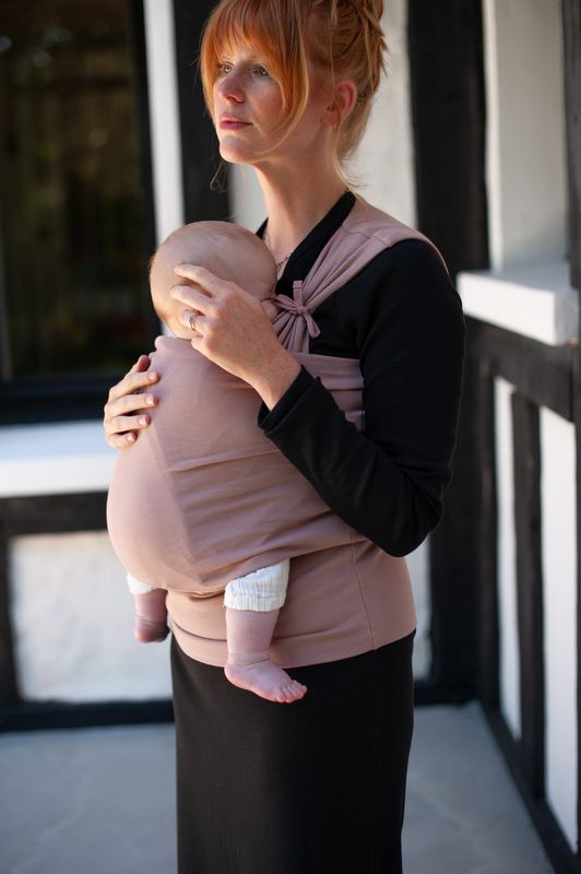 Porte-bébé pocket Carry & Pack Mama Hangs lifestyle