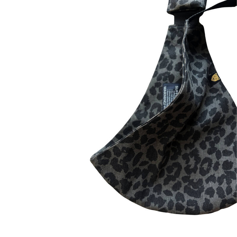 Porte Enfant 9 mois-4 ans Grey Leopard Wildride ouvert