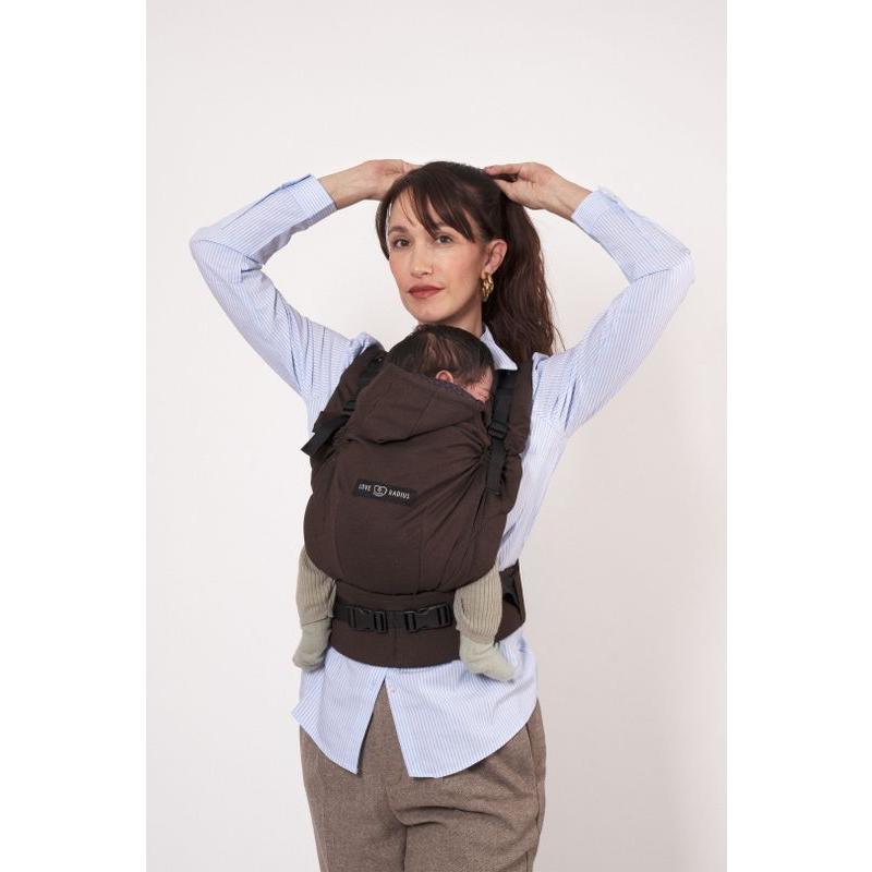 Porte-bébé HoodieCarrier 2 Wood LOVE RADIUS lifestyle