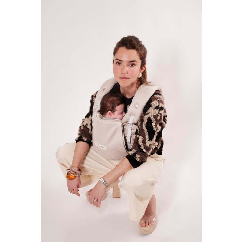 Porte-bébé PhysioCarrier V2 Or Blanc LOVE RADIUS lifestyle 1