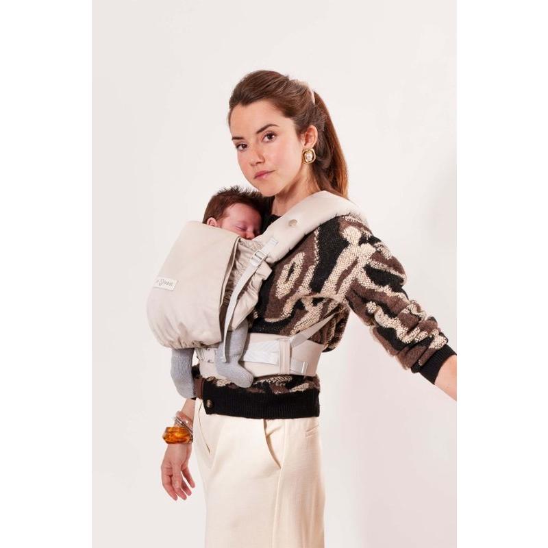 Porte-bébé PhysioCarrier V2 Or Blanc LOVE RADIUS lifestyle 2