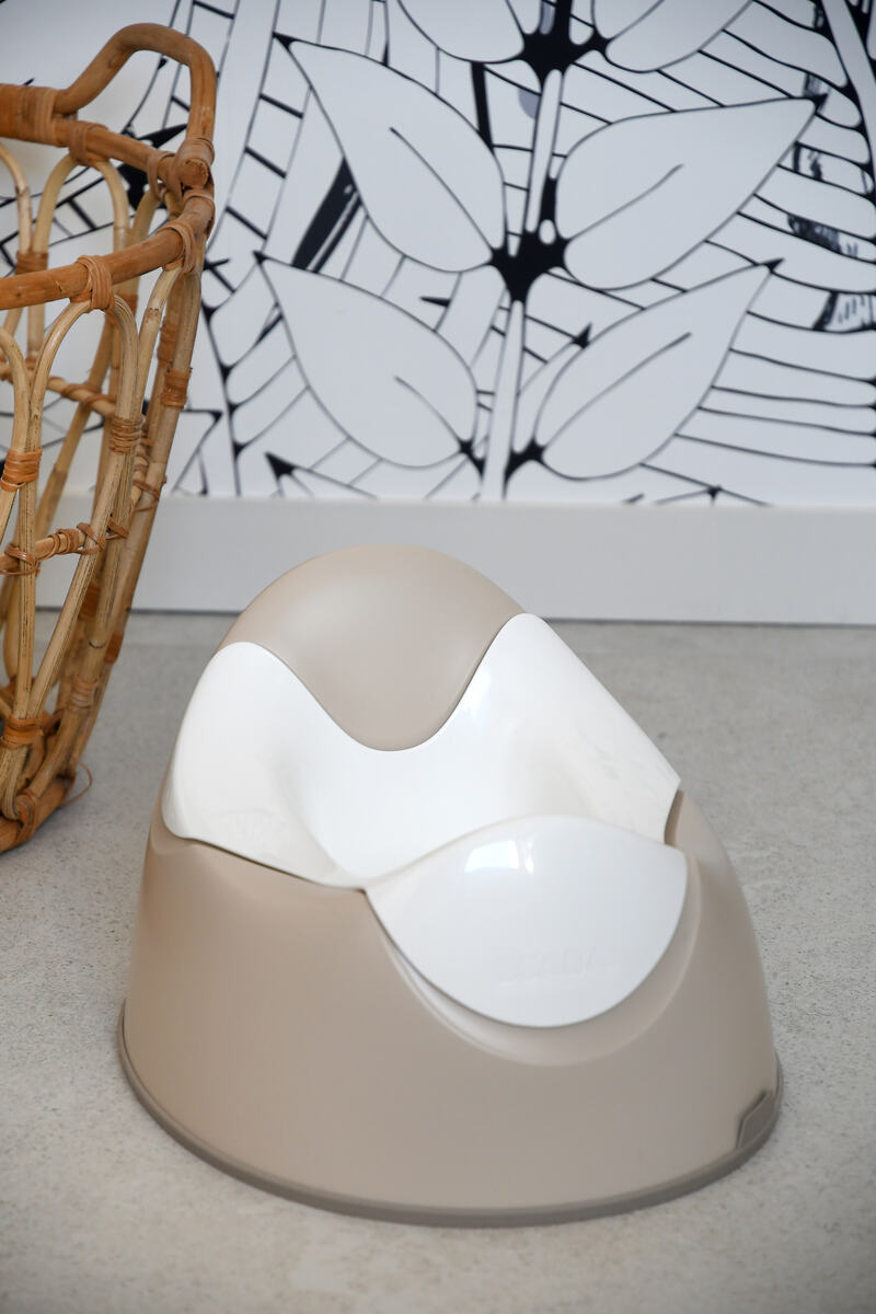 Pot d'apprentissage ergonomique Terre d'argile Beaba lifestyle 2