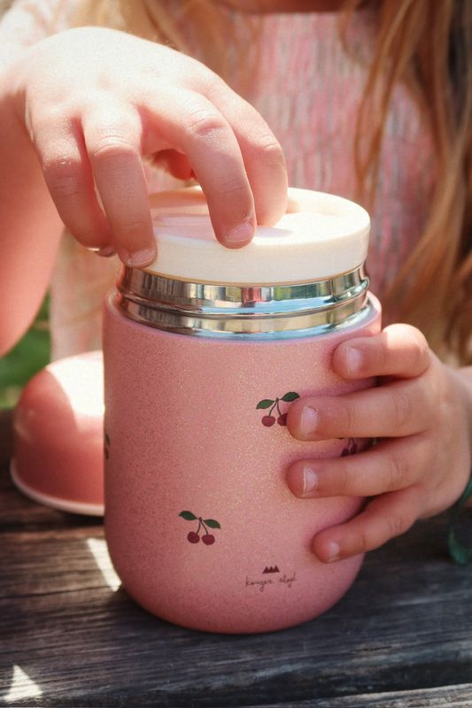 Pot Isotherme Cerise Paillete Konges Slojd lifestyle