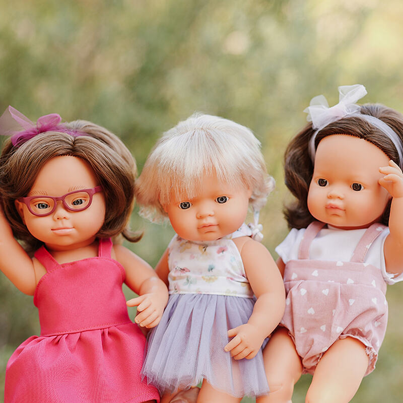 Poupée 38 cm brunette - salopette rose à coeurs MINILAND lifestyle3