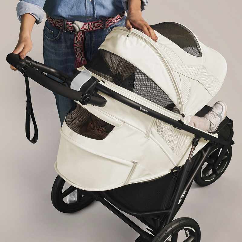 Poussette 3 roues Avi Spin Seashell Beige Cybex lifestyle