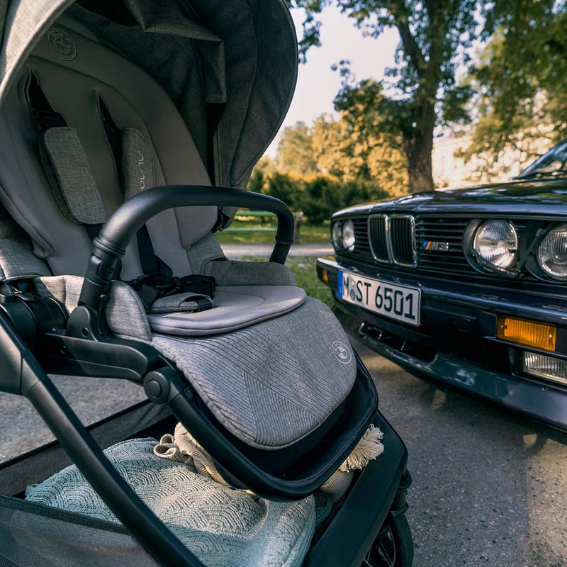 Poussette citadine TRIV Next Nuna x BMW Nuna lifestyle 1 