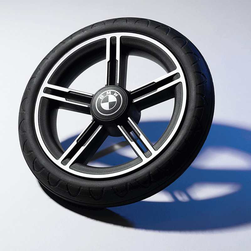 Poussette citadine TRIV Next Nuna x BMW Nuna zoom roue 2