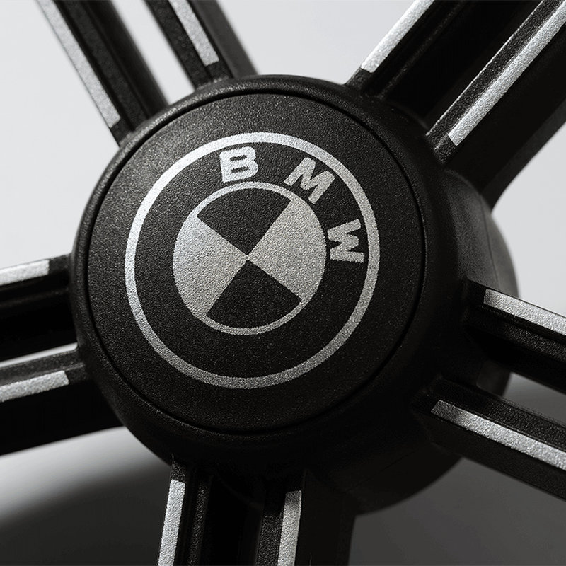 Poussette citadine TRIV Next Nuna x BMW Nuna zoom roue