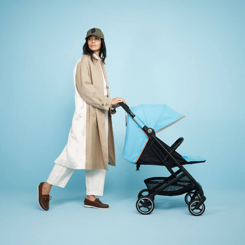 Poussette compacte Beezy 2023 Beach Blue Cybex ambiance
