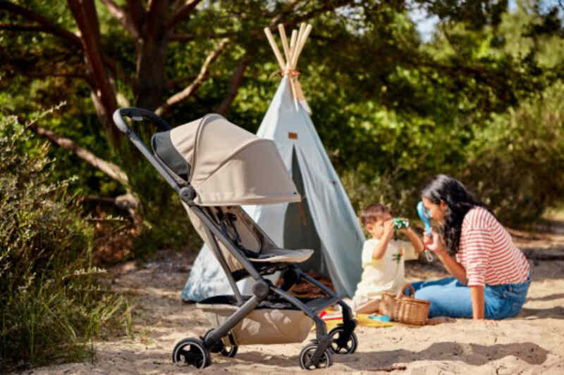 Poussette compacte Joolz Aer+ Sage Green Joolz lifestyle3