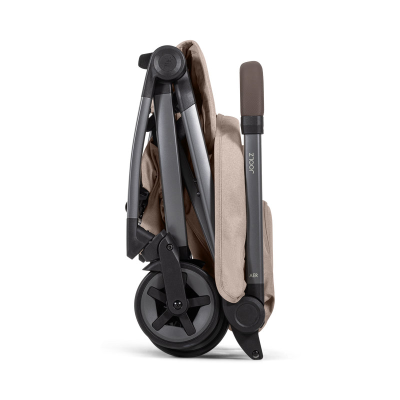 Poussette compacte Joolz Aer² avec assise Sandy taupe Joolz pliée 