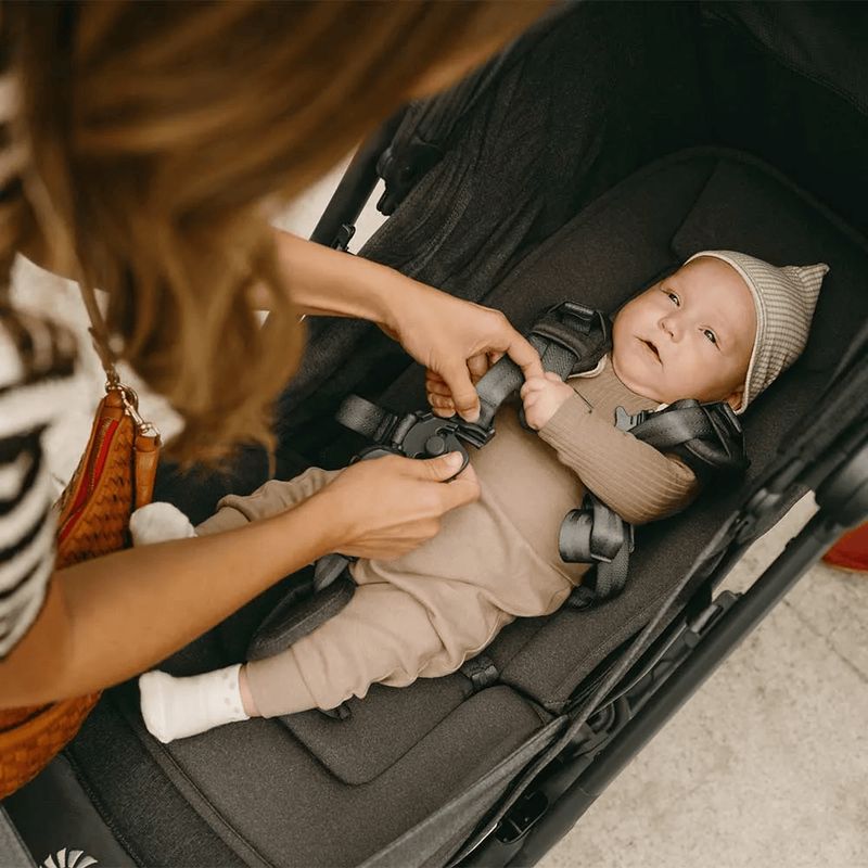Poussette compacte Metro 3 Deluxe Ergobaby lifestyle 2