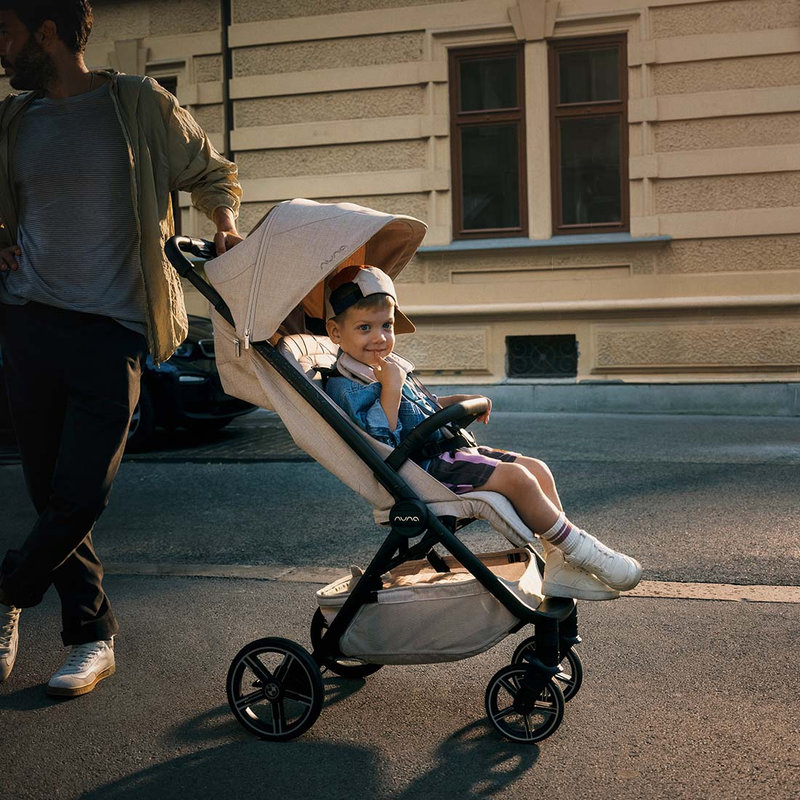 Pack Poussette TRVL lx Nuna x BMW + Nacelle Nuna lifestyle 